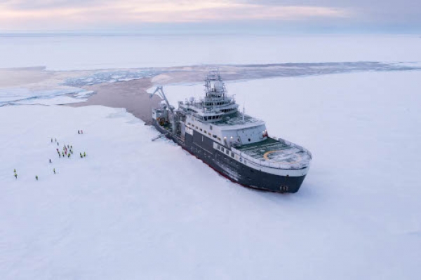 Expedição Hacon chega ao mar profundo do ártico